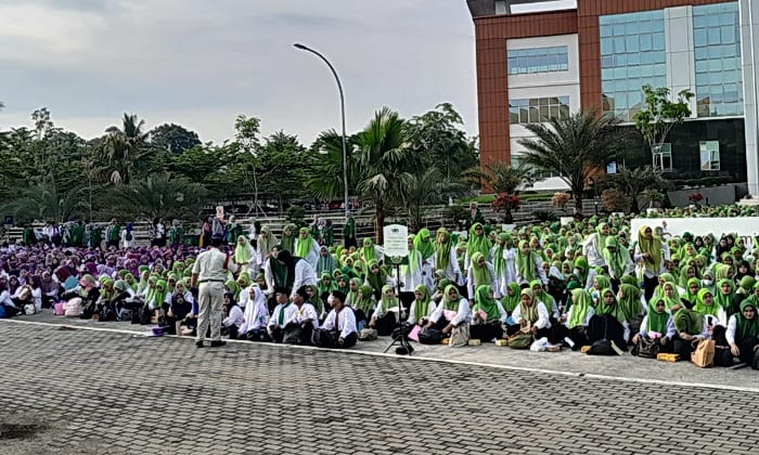 Suasana PABK UINSU Medan yang diikuti ribuan mahasiswa.