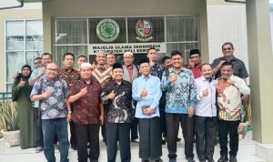 Foto Bersama para peserta Musyawarah di Kantor MUI Deli Serdang