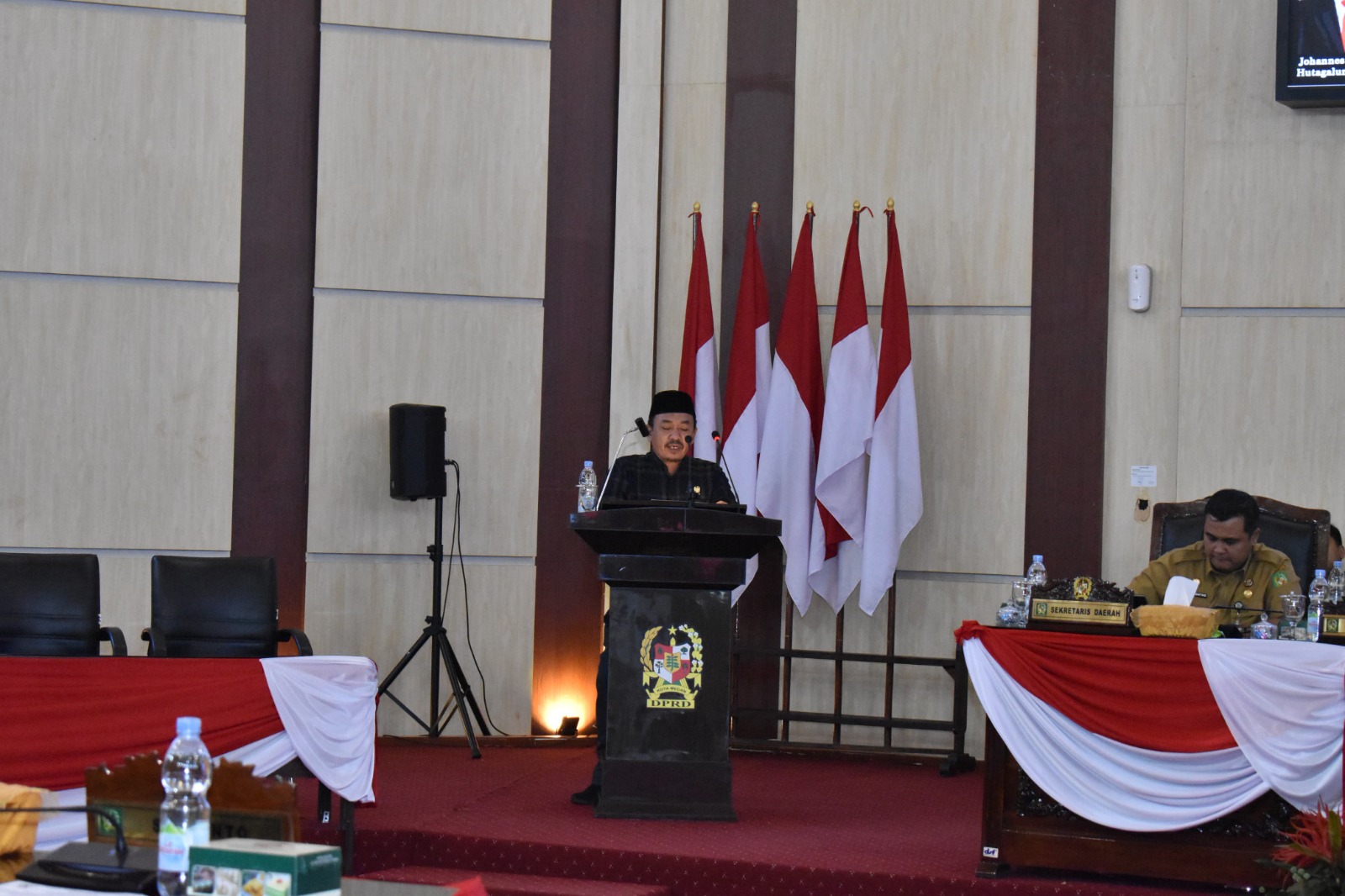 Juru bicara Fraksi PKS DPRD Medan Bukhari, SE saat menyampaikan pendapat Fraksi. BP/erwan