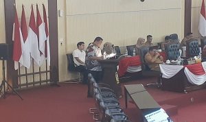 Fraksi Partai Gerindra saat menyampaikan pendapatnya saat paripurna perubahan Perda pengelolaan sanpah di Gedung Dewan. BP/erwan
