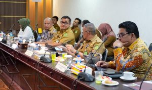 Rapat pansel seleksi 12 peserta uji kompetensi jabatan di Balai Kota Medan. BP/ist