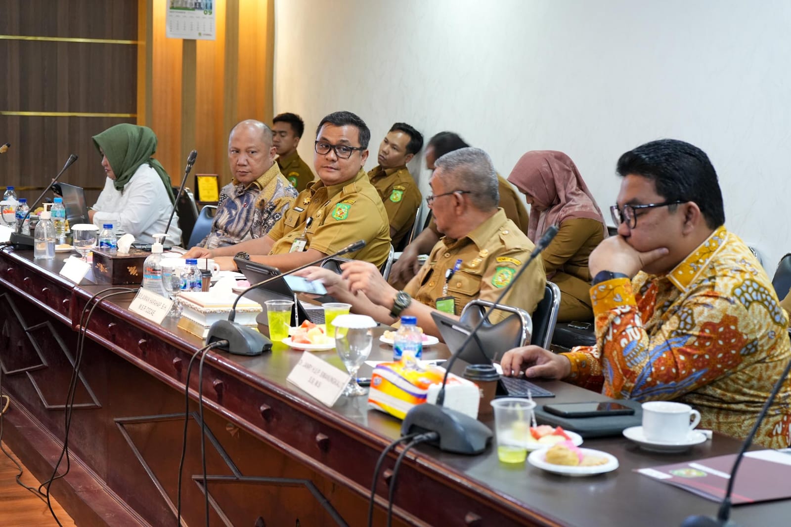 Rapat pansel seleksi 12 peserta uji kompetensi jabatan di Balai Kota Medan. BP/ist