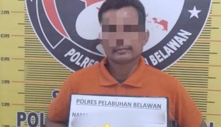 Pelaku ketika diamankan petugas kepolisian.(Istimewa)