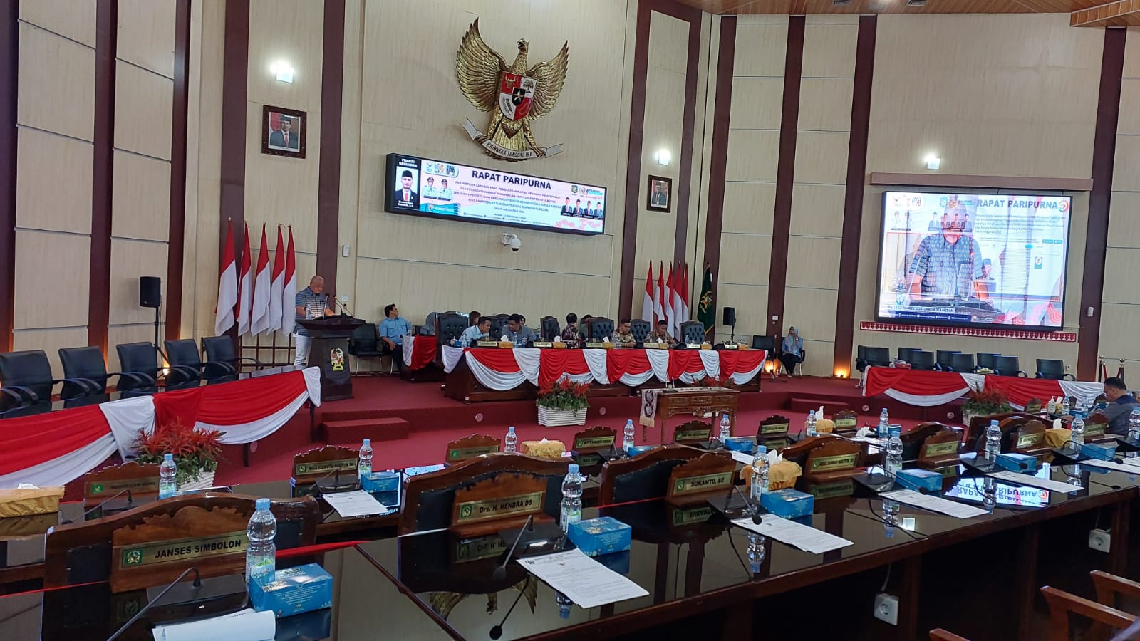 Ketua Fraksi PDI-P DPRD Medan saat menyampaikan pendapatnya dalam sidang Paripurna di Gedung Dewan, Selasa (10l/9/2024). BP/erwan