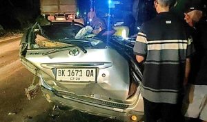 Kondisi mobil Avanza yang ringsek usai ditimpa peti kemas dan menewaskan tiga penumpangnya.