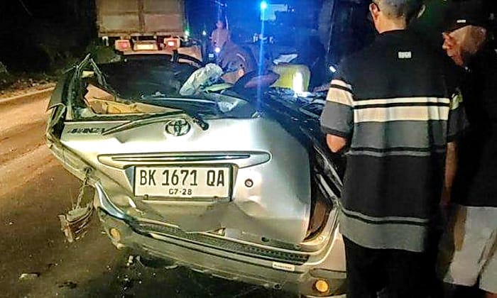 Kondisi mobil Avanza yang ringsek usai ditimpa peti kemas dan menewaskan tiga penumpangnya.
