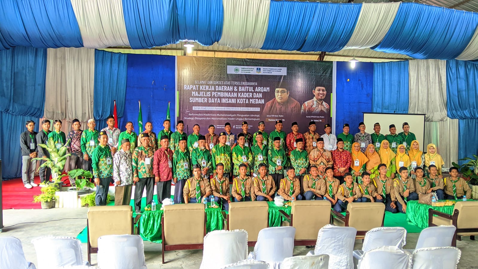 Peserta Raker dan BA Foto Bersama Ketua PDM dan Wakil Ketua MPKSDI PWM Sumut