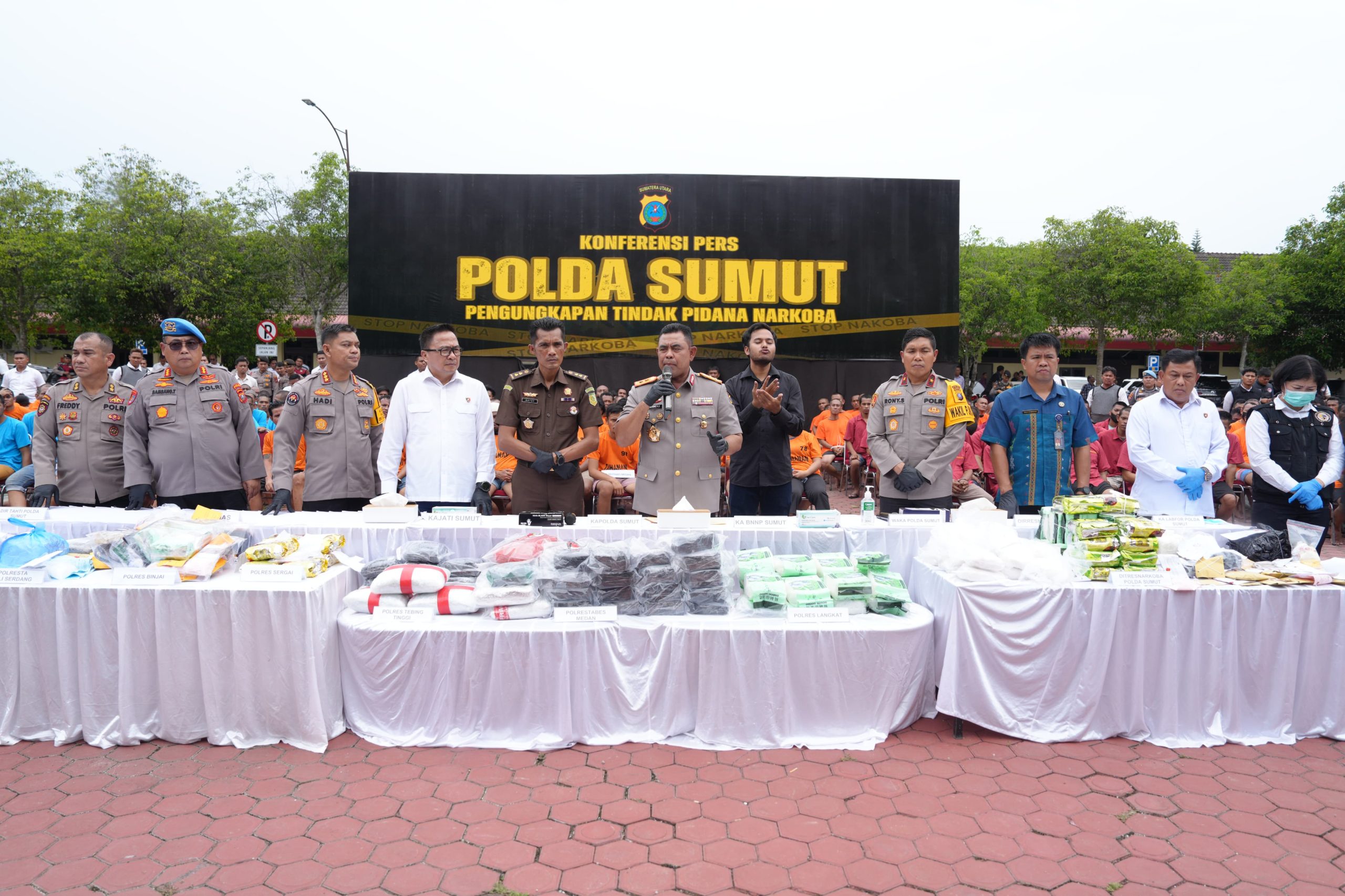 Kapolda Sumut Irjen Pol Whisnu memaparkan pengungkapan kasus narkotika.(Istimewa).