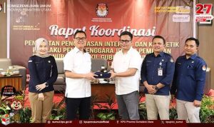 KPU Provinsi Sumatera Utara menggelar rapat koordinasi (rakor) penguatan pengawasan internal dan kode etik perilaku penyelenggara jelang Pemilihan Gubernur dan Wakil Gubernur, Bupati dan Wakil Bupati dan Walikota dan Wakil Walikota Tahun 2024.(Istimewa)