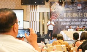 Kepala Kesbangpol Medan Andy Mario Siregar saat memberikan sambutan pada acara persiapan perekrutan KPPS. BP/ist