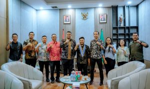 Wali Kota Medan Bobby Nasution foto bersama saat menerima pengurus GMKI Wilayah I Sunut- NAD di rumah Dinas Wali Kota, Kamis (19/9/2024). BP/erwan