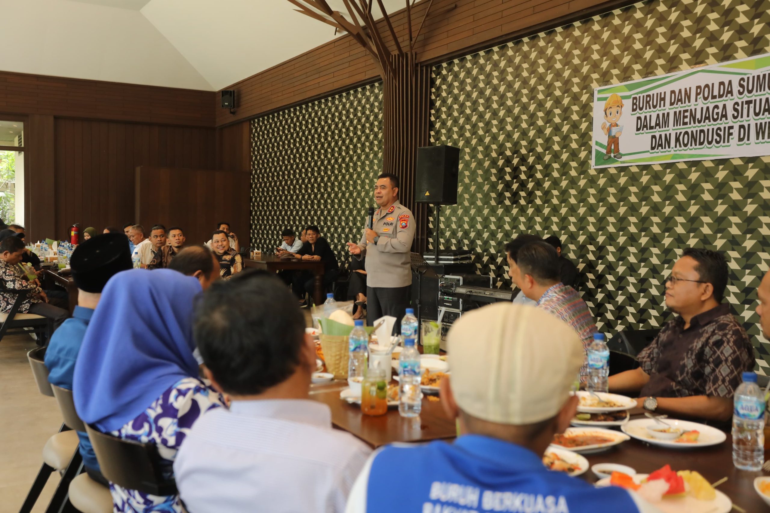 Kapolda Sumut silaturahmi dengan masyarakat butuh.(Istimewa).