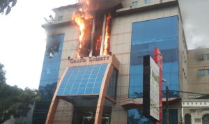Hotel Grand Liberty Jalan Kol Yos Surso Medan terbakar. BP/erwan