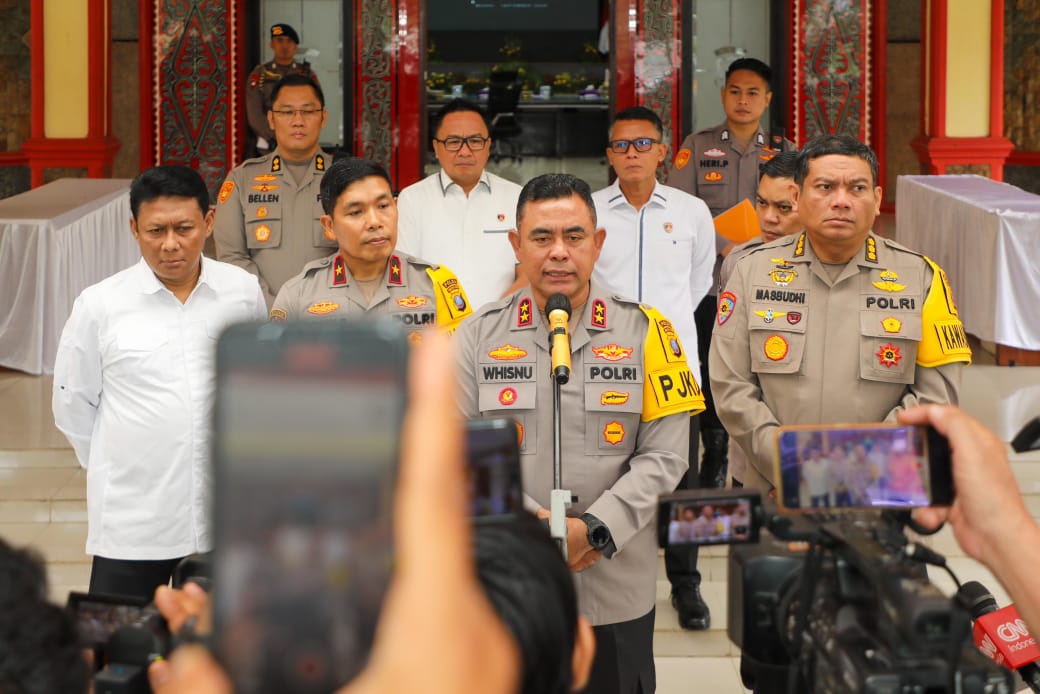Kapolda Sumut Irjen Pol Whisnu memberikan keterangan pers.(Istimewa).
