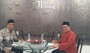 Dr H Impun Siregar, MA (kiri) Kepala Kantor Kementrian Agama Kota Medan dan Armansyah Harahap (kanan)