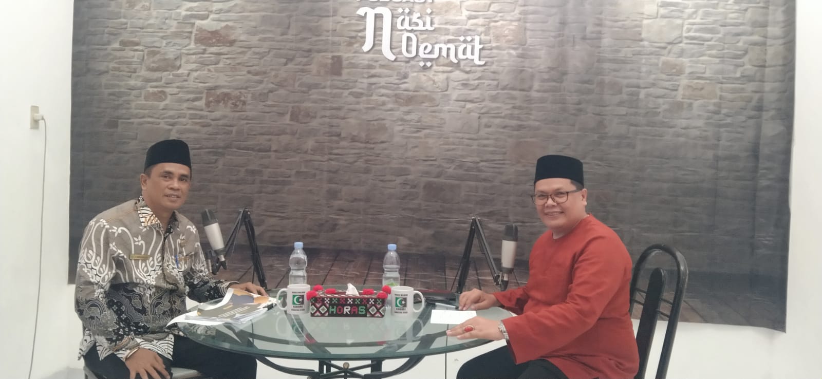 Dr H Impun Siregar, MA (kiri) Kepala Kantor Kementrian Agama Kota Medan dan Armansyah Harahap (kanan)
