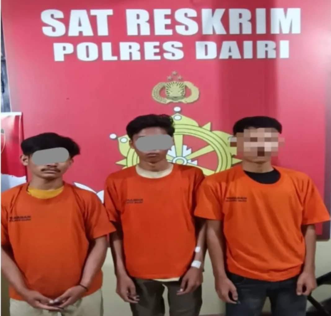 Ketiga pelaku yang diamanatkan petugas kepolisian.(Istimewa).