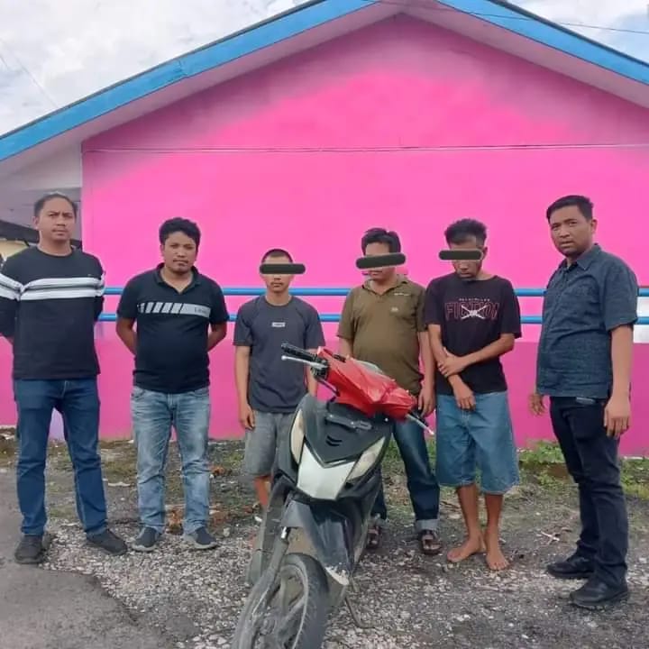 Ketiga pelaku diamankan petugas kepolisian.(Istimewa).