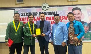 Dari kanan : Irham Sadani Rambe ( Ketua Umum PB HM IKLAB Raya), Dr. Anang Anas Azhar, MA, Syafii Efendi, MM, Dr. Hasrat Efendi Samosir, Joko Imawan, S.Pd.I, MM, Ahmad Rifaldi Siregar (Ketua HM IKLAB Raya Komisariat UIN SU pancing)