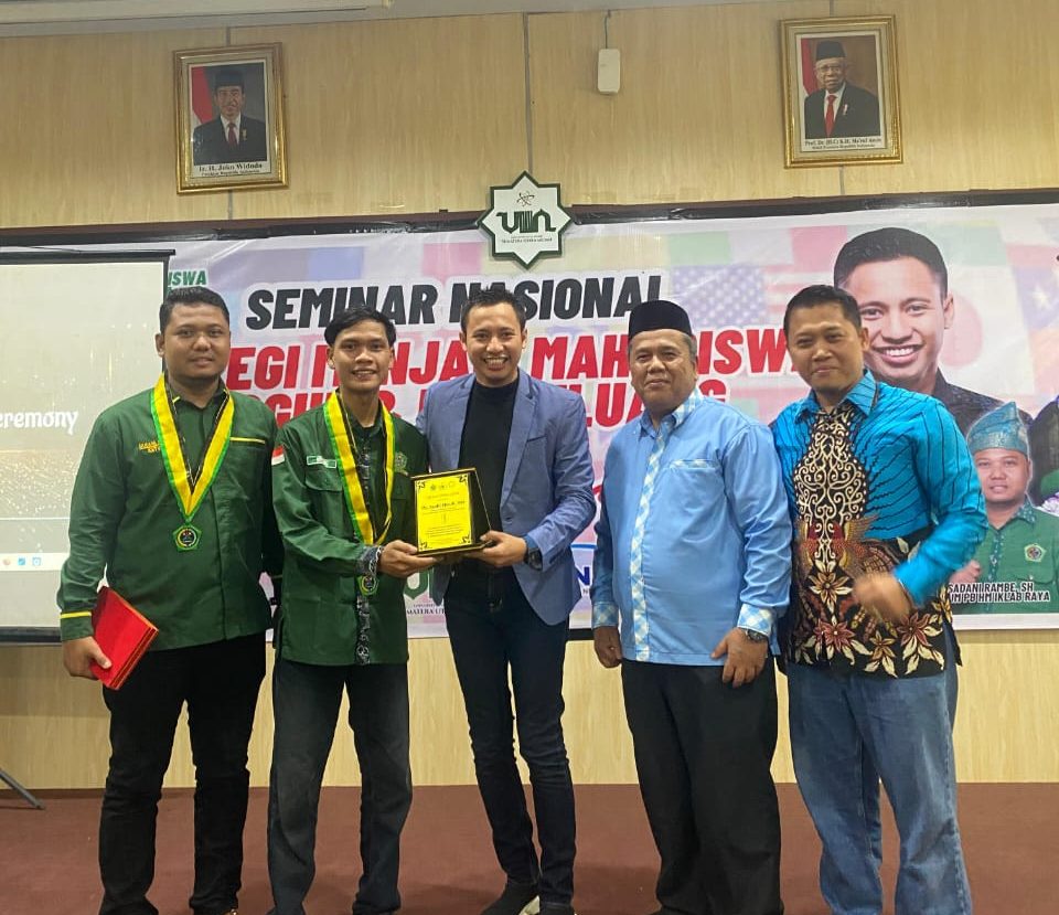 Dari kanan : Irham Sadani Rambe ( Ketua Umum PB HM IKLAB Raya), Dr. Anang Anas Azhar, MA, Syafii Efendi, MM, Dr. Hasrat Efendi Samosir, Joko Imawan, S.Pd.I, MM, Ahmad Rifaldi Siregar (Ketua HM IKLAB Raya Komisariat UIN SU pancing)