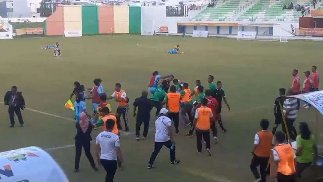Kericuhan terjadi dalam laga sepakbola putri PON Aceh-Sumut 2024 antara Sumut dan Babel, Senin (9/9/2024)