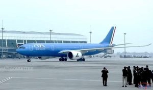 Pesawat Paus Fransiskus saat tiba di Bandara Soekarno-Hatta, Tangerang, Selasa (3/9/2024).