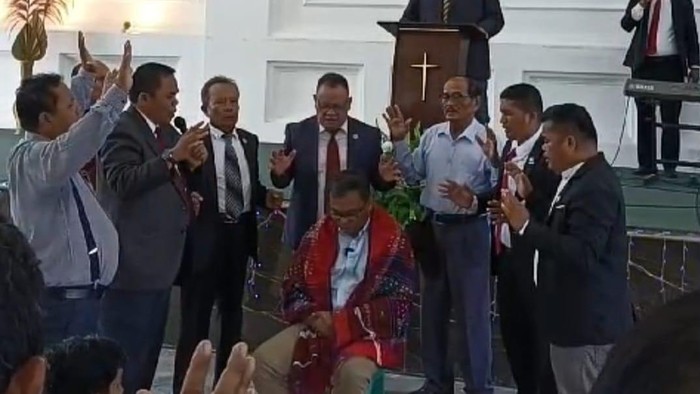 Calon Bupati Asri Ludin Tambunan Diduga Kampanye di Rumah Ibadah