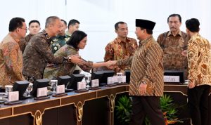 Presiden Prabowo Subianto bersama beberapa menteri kabinet merah putih, BP/PE.