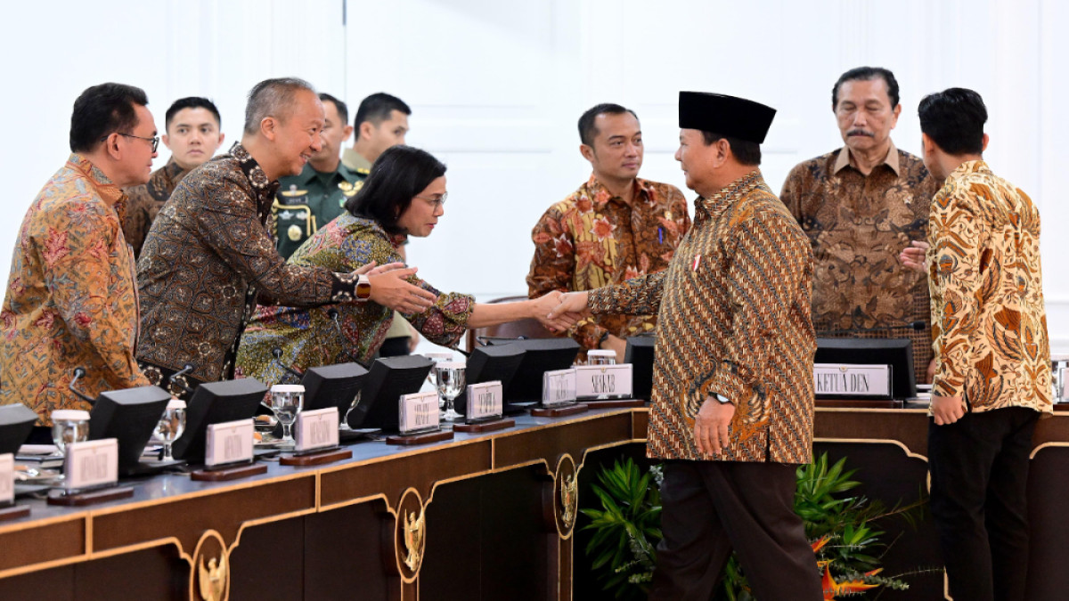 Presiden Prabowo Subianto bersama beberapa menteri kabinet merah putih, BP/PE.