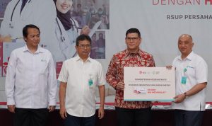 Melalui Kemenkes, HDI berikan 50.000 suplemen daya tahan tubuh untuk para nakes di Indonesia, BP/EZ