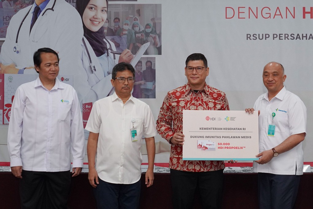 Melalui Kemenkes, HDI berikan 50.000 suplemen daya tahan tubuh untuk para nakes di Indonesia, BP/EZ