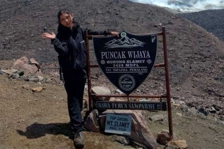 Naomi Daviola (17), yang dilaporkan hilang di Gunung Slamet, Jawa Tengah.