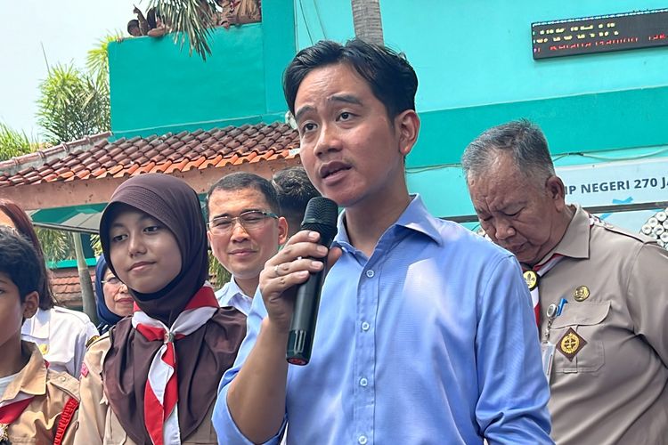 Wakil Presiden (Wapres) Gibran Rakabuming Raka saat ditemui di SMP 270 Jakarta, Rabu (23/10/2024), BP/KMPS.