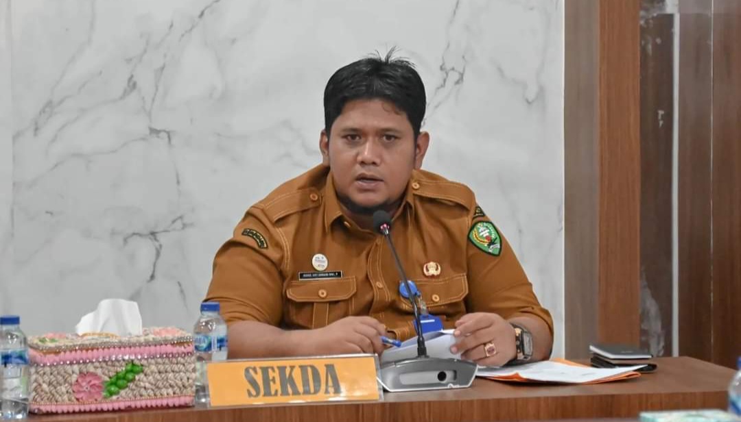 Pj Sekdako Padangsidimpuan M Ary Junaidi DP Lubis saat menghadiri Rakor Penanganan Bencana Alam di Aula Polres Padangsidimpuan, Senin (14/10-24). Foto : BP/AA