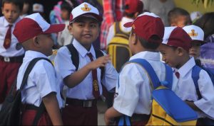 Pertemanan yang positif di lingkungan sekolah memiliki peran penting dalam menghindarkan siswa dari kekerasan atau bullying.
