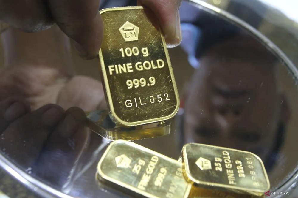 Harga Emas Batangan PT Aneka Tambang Tbk (Antam) Turun Rp8.000 per Gram