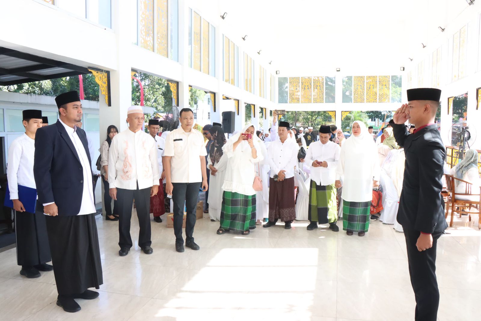 Plt.Wali Kota Binjai Rizky Yunanda Sitepu, S.TP, M.P pimpan upacara dalam peringatan Hari Santri.