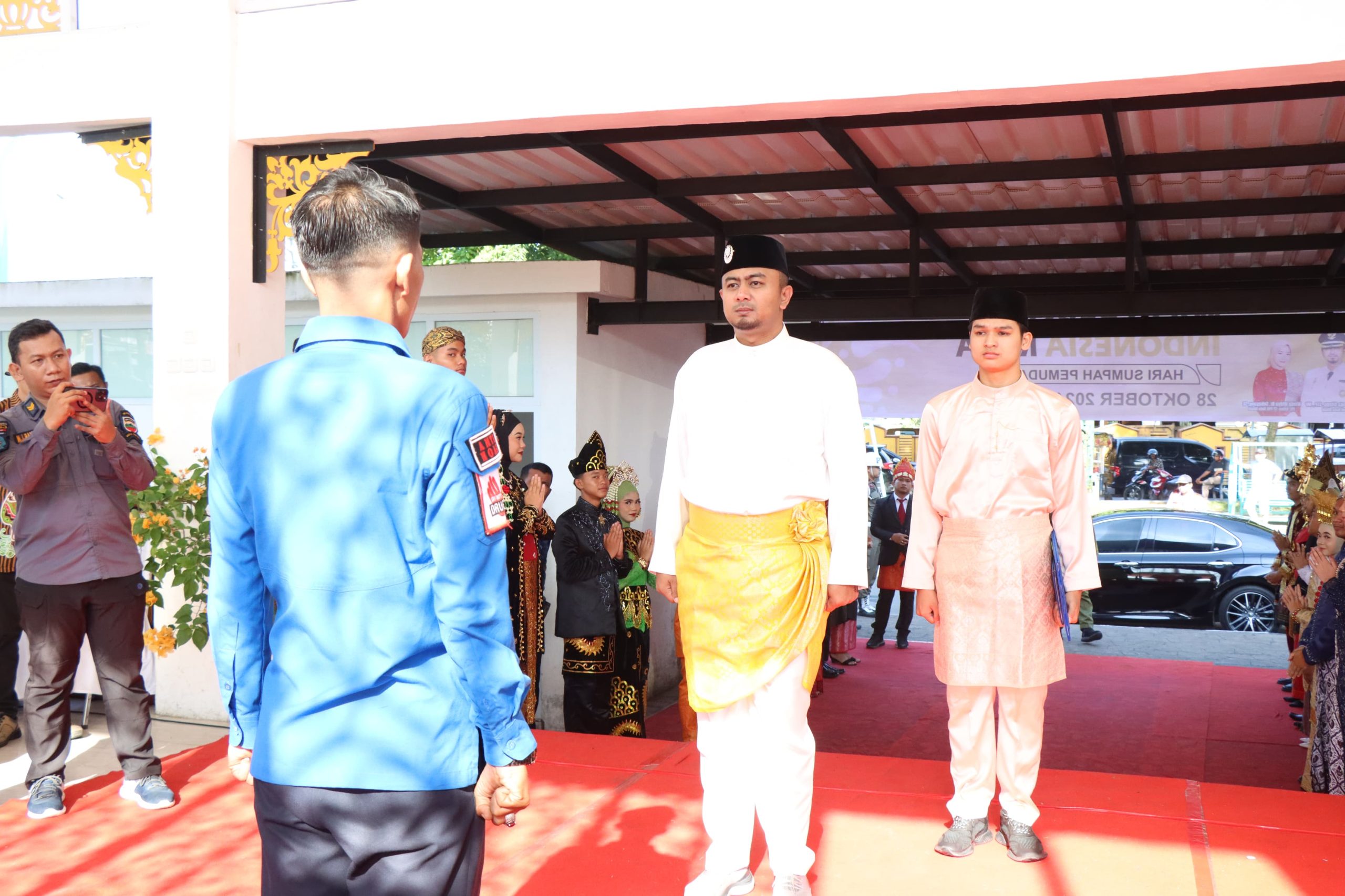 Wakapolda Sumut Brigjen Pol Rony Samtana, S.I.K, M.T.C.P di sambut ramah Plt Wali Kota Binjai Rizky Yunanda Sitepu, S.TP, M.P, dalam gelar acara jum'at curhat.