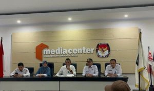 Foto yang memperlihatkan anggota Komisi Pemilihan Umum (KPU) Palopo, Hary Zulficar, diduga menggunakan narkotika jenis sabu viral di media sosial