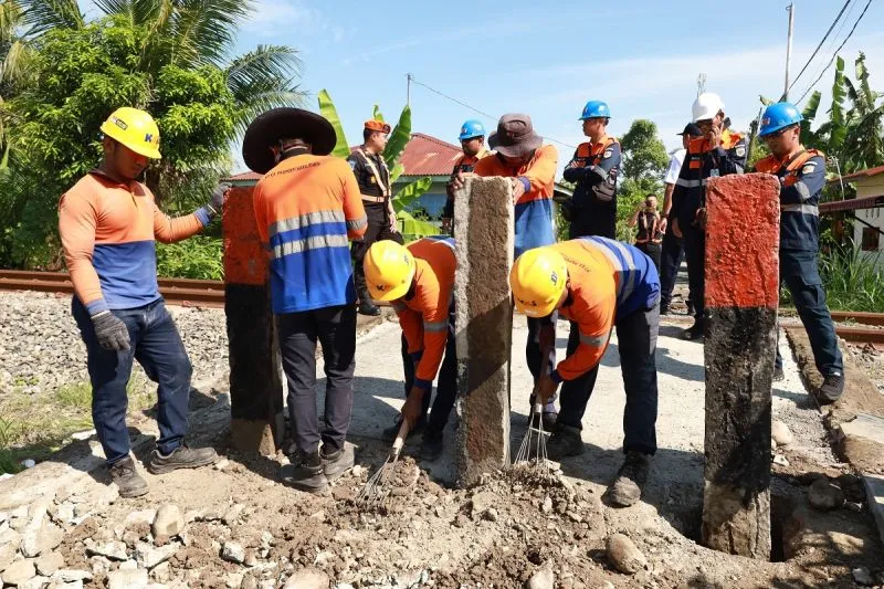PT Kereta Api Indonesia (KAI) Divisi Regional I Sumatera Utara melakukan penutupan secara serentak 7 titik perlintasan sebidang liar, BP/ANTR.