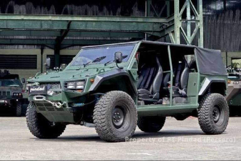 Produksi massal kendaraan taktis Maung buatan Pindad akan dimulai pada Oktober 2024, dan kendaraan ini juga akan tersedia untuk pembelian oleh warga sipil, BP/ TH.