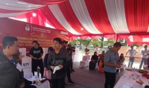 KPU Provinsi Sumatra Utara menggelar menggelar simulasi pencoblosan kertas suara di Lapangan H. Adam Malik, Kota Pematangsiantar pada Rabu (23/10/2024), BP/ TRBN.