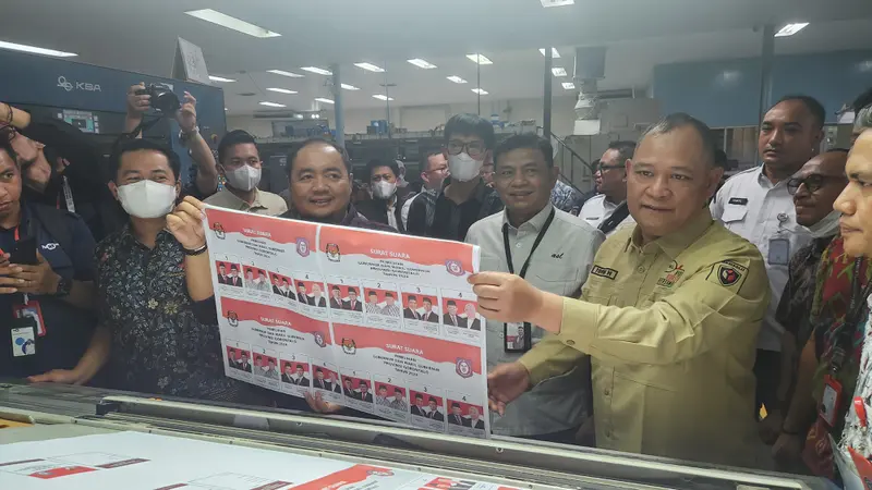 Ketua KPU Lakukan Pengecekan Pencetakan Surat Suara Pilkada 2024