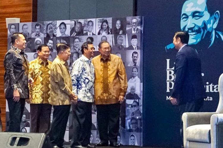 Menteri Koordinator Bidang Kemaritiman dan Investasi, Luhut Binsar Pandjaitan, di acara peluncuran buku Menteri Perhubungan, Budi Karya Sumadi, yang berjudul "BKS dari Underdog Jadi Menteri" (8/10/2024), BP/TJ
