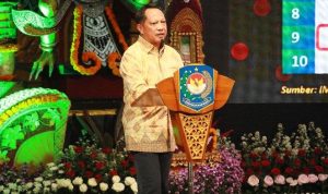 Menteri Dalam Negeri Tito Karnavian memberikan pengarahan dalam Temu Karya Nasional yang dirangkaikan dengan Penganugerahan Desa dan Kelurahan Berprestasi Tahun 2024, di Gedung Ksirarnawa Art Center, Kota Denpasar, Bali, pada Selasa (8/10/2024), BP/TN