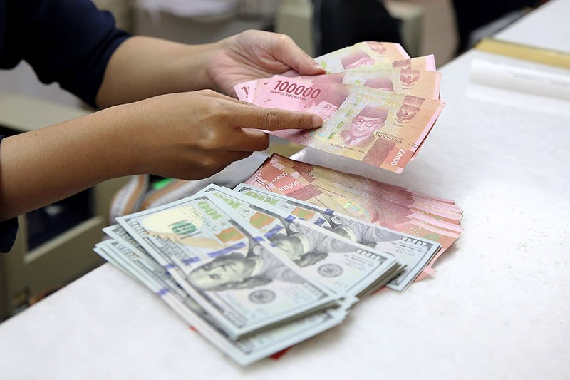 Nilai Tukar Rupiah Menguat Terhadap Dolar AS, Tembus ke Rp15.754 per dolar AS