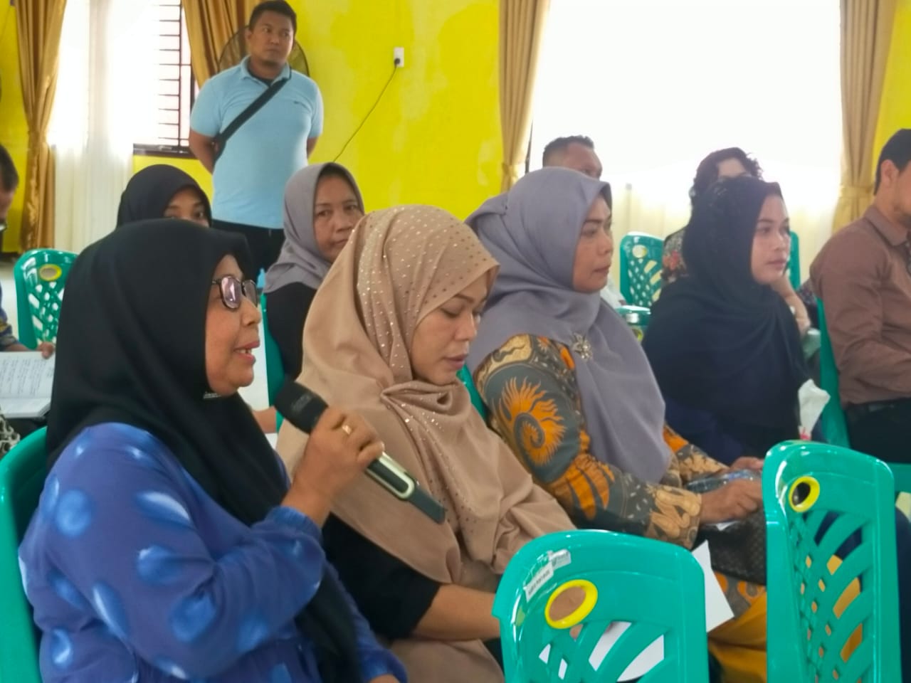 Mediasi Warga dengan pihak pengembang di Kantor Camat Medan Timur, Selasa (1/10/2024). BP/erwan