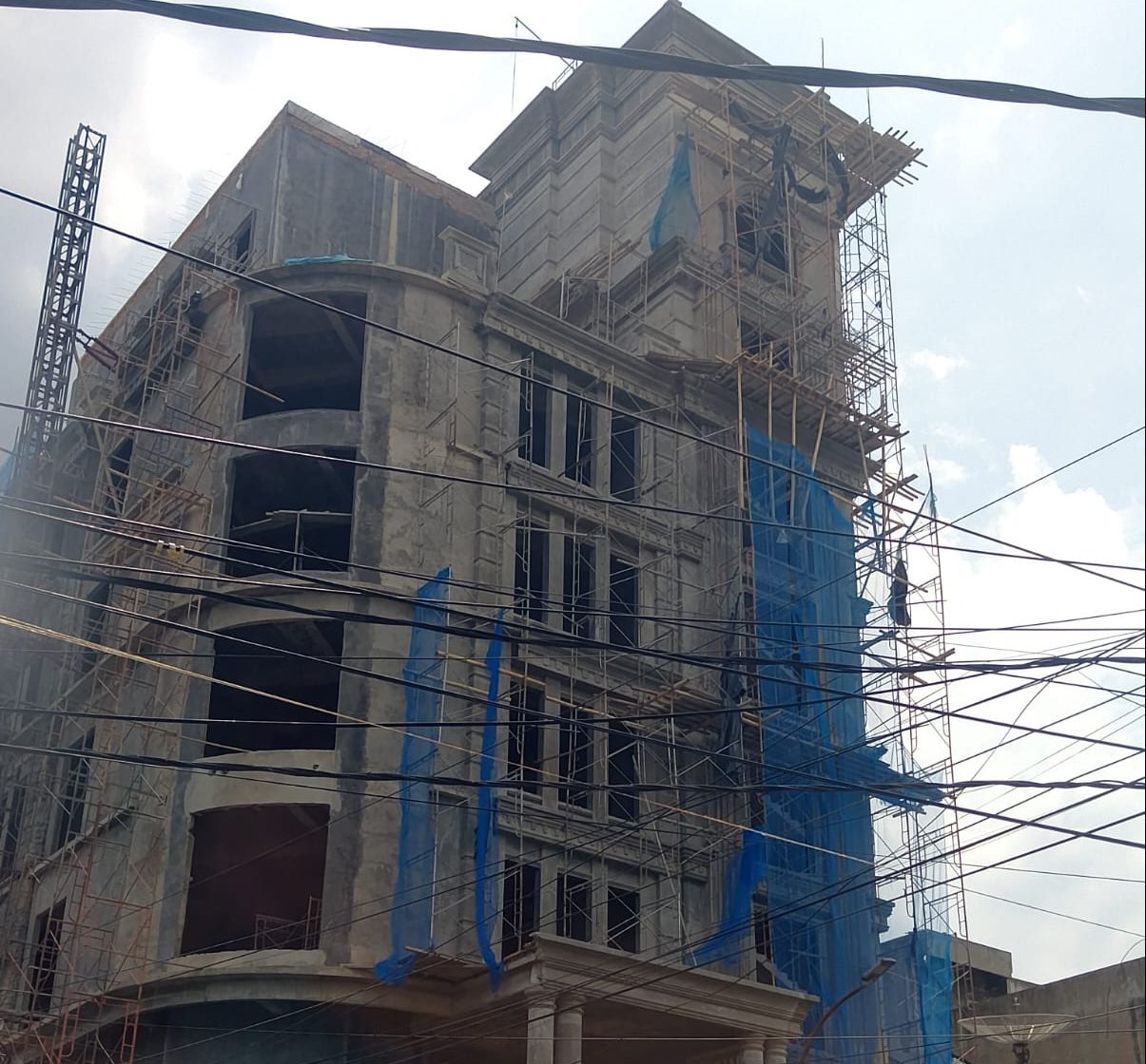 Bangunan di Jalan Sutomo Medan diduga tidak sesuai PBG/SIMB. BP/ist