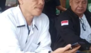 Ketua Appsindo Milenial Medan Dedi Harvisyahari (kiri) didampingi tokoh pedagang Guntur Limbong. BP/erwan