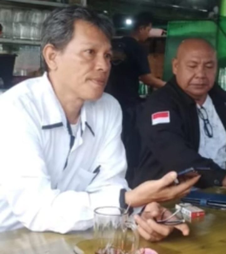 Ketua Appsindo Milenial Medan Dedi Harvisyahari (kiri) didampingi tokoh pedagang Guntur Limbong. BP/erwan